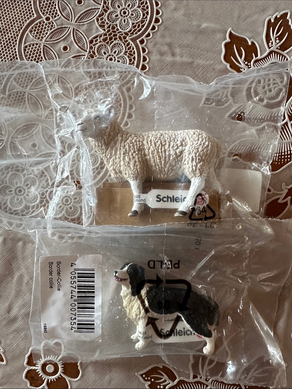 Schleich Sheep and Border Collie Toy Set - White, Black, Cream NWT